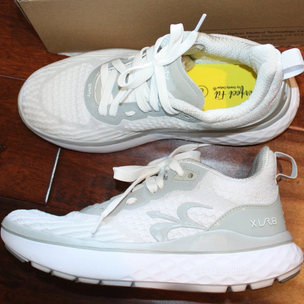 GRAVITY DEFYER $120 XLR8 Shoes 8 Running Walking White Gray Women's Great Shape!